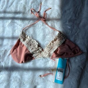 BEACH BUNNY LADY LACE TRI TOP.